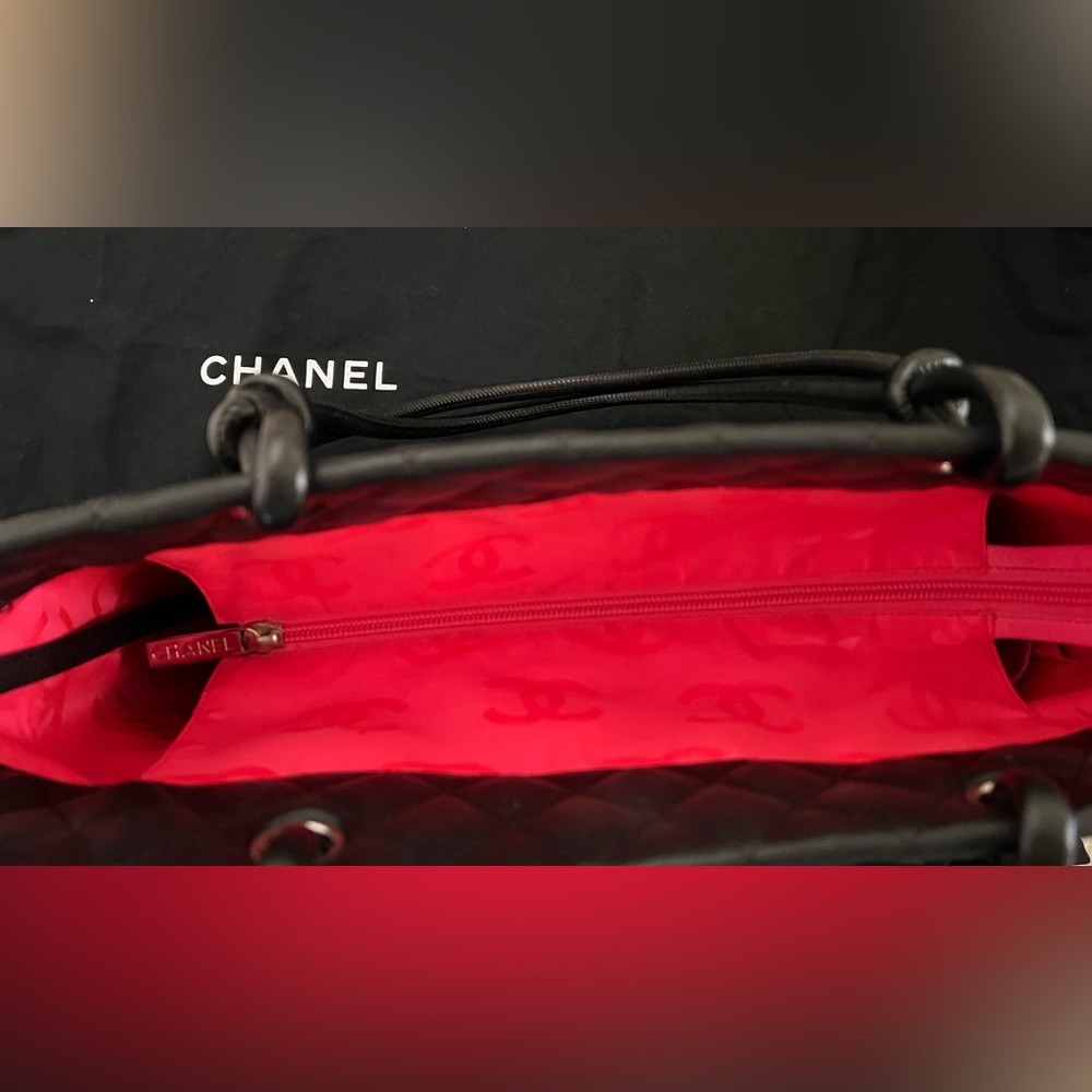 CHANEL Rue Cambon Black White Lambskin CC Tote Bag Pink Lined Vintage Purse EUC - Picture 3 of 15